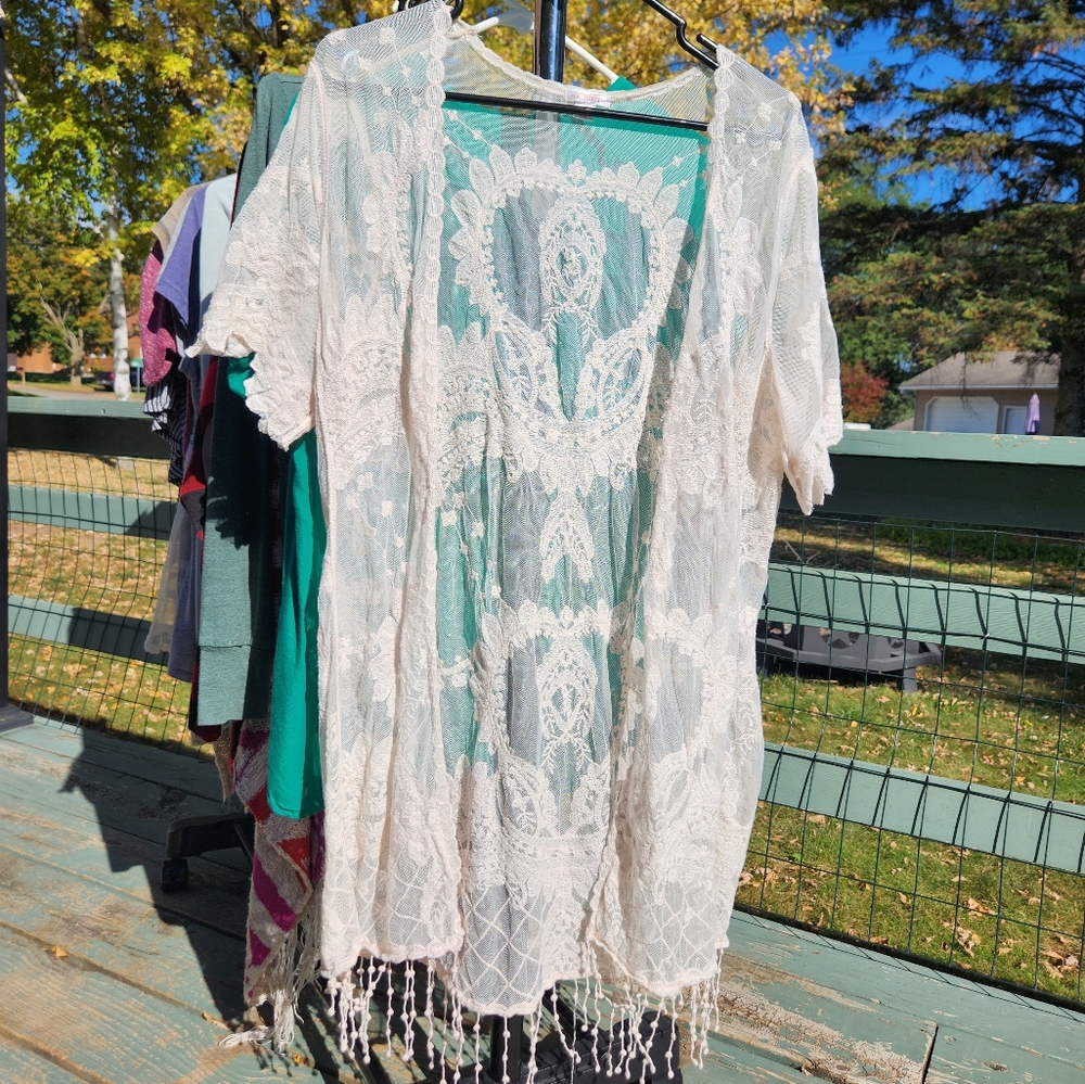 XXL off-white, long lace cover up